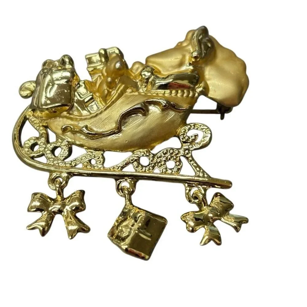 Dancraft Gold Tone Santa Clause In Sleigh Brooch Pin